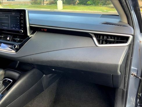 Used 2020 Toyota Corolla LE image 16