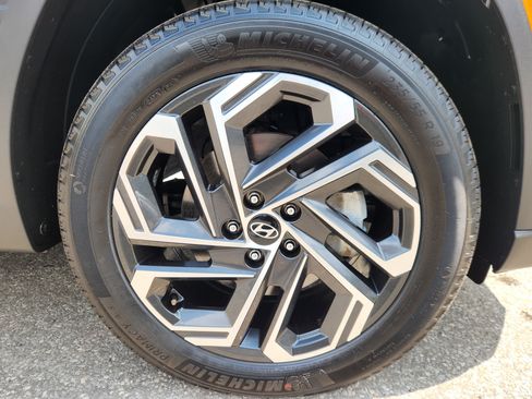 Certified 2025 Hyundai Tucson Limited AWD/4WD image 21