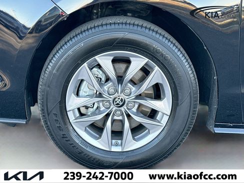 Used 2025 Toyota Sienna LE image 42