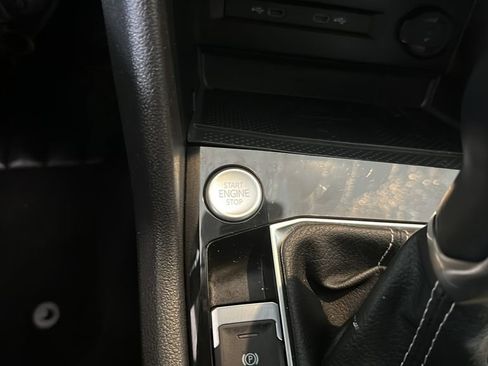 Used 2024 Volkswagen Taos SE image 28