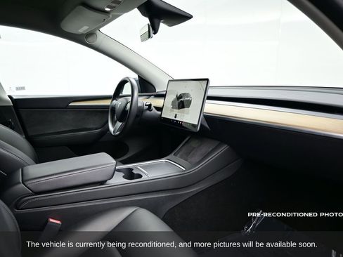Used 2023 Tesla Model Y Long Range image 9