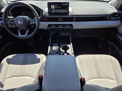 Used 2025 Honda Pilot Touring image 16