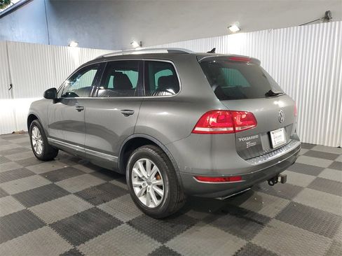 Used 2014 Volkswagen Touareg Sport image 4