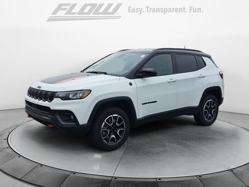 Used 2025 Jeep Compass Trailhawk AWD/4WD image 4