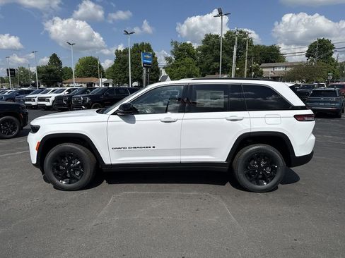 New 2026 Jeep Grand Cherokee Altitude AWD/4WD image 11