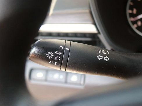 Used 2025 Nissan Altima 2.5 SV FWD image 23