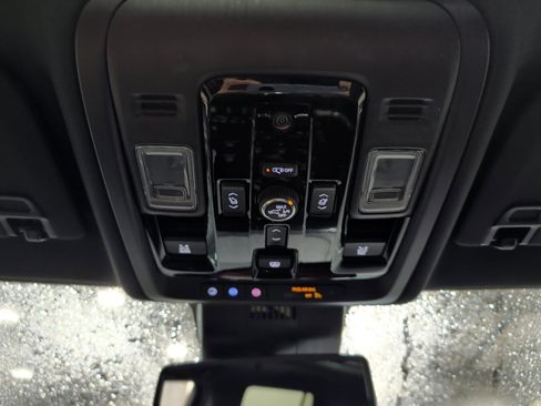 Used 2026 GMC Yukon Denali w/ Sun & Power Step Package AWD/4WD image 13