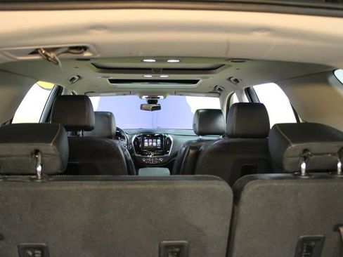 Used 2019 Chevrolet Traverse RS image 16