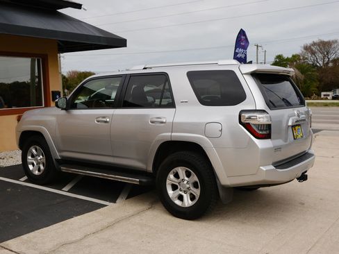 Used 2015 Toyota 4Runner SR5 RWD image 3