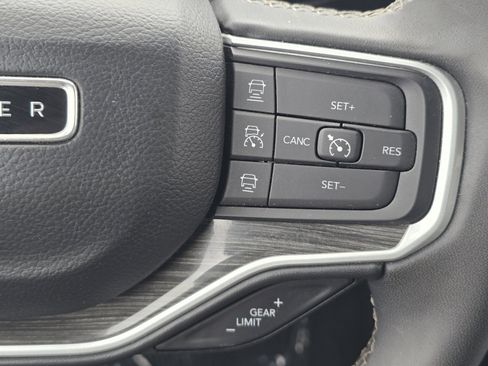 Used 2022 Jeep Wagoneer Series III w/ Flexible Seating Group image 33