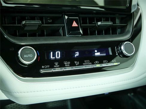 Used 2025 Toyota Corolla SE FWD image 16