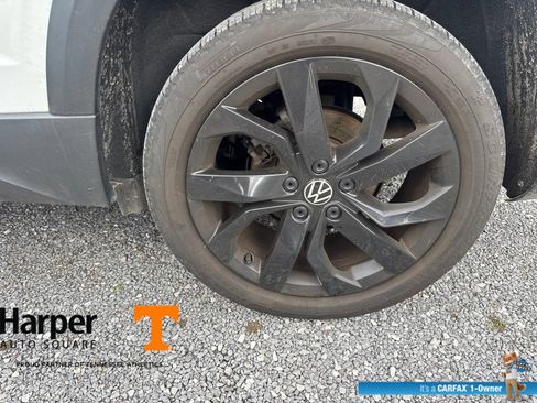 Used 2023 Volkswagen Taos SE w/ Panoramic Sunroof Package FWD image 20