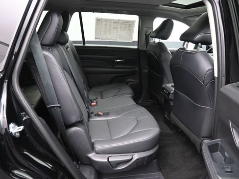 Certified 2025 Toyota Grand Highlander AWD image 26