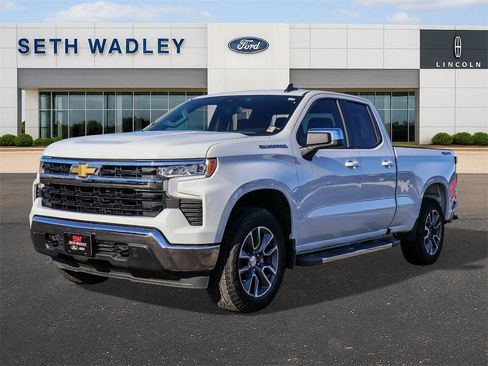 Used 2023 Chevrolet Silverado 1500 LT image 3