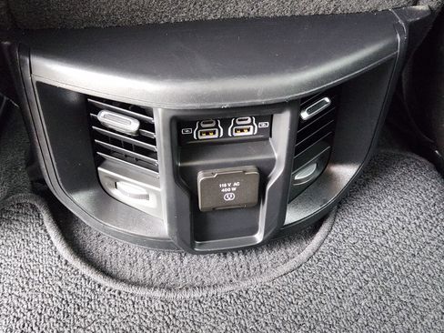 Used 2024 RAM 2500 Laramie AWD/4WD image 32
