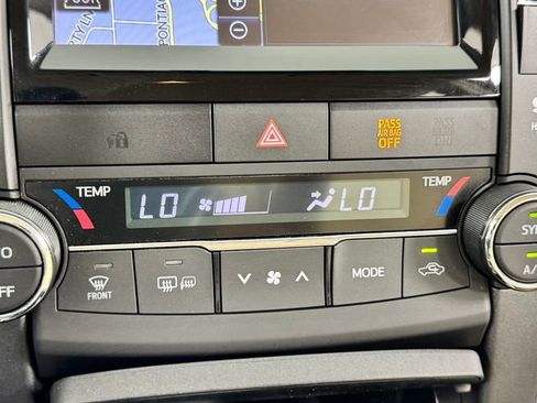 Used 2015 Toyota Camry XLE w/ Convenience Package FWD image 24