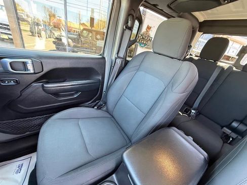 Used 2022 Jeep Gladiator Sport AWD/4WD image 15