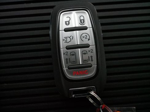 Used 2024 Chrysler Pacifica Limited w/ S Appearance Package image 32