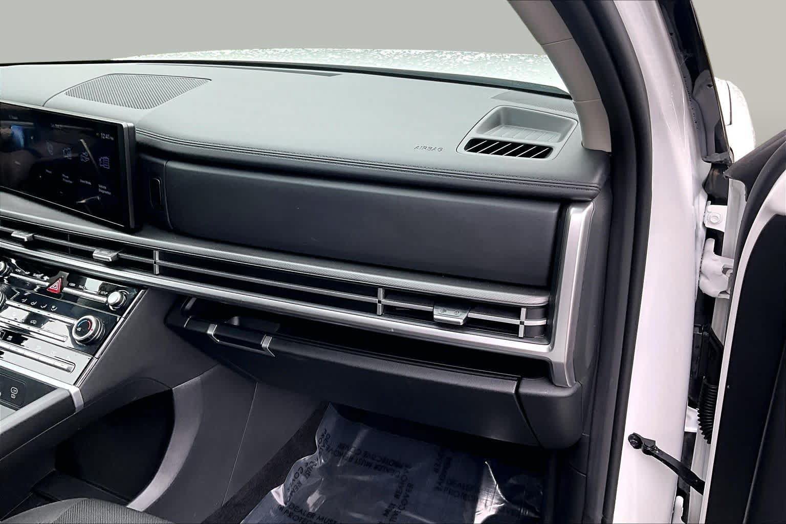 Used 2025 Hyundai Santa Fe SE AWD/4WD image 19