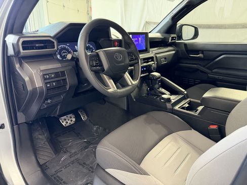 Used 2024 Toyota Tacoma TRD Sport AWD/4WD image 9