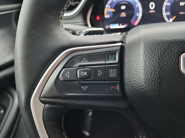 Used 2024 Jeep Grand Cherokee Laredo w/ Luxury Tech Group I AWD/4WD image 15