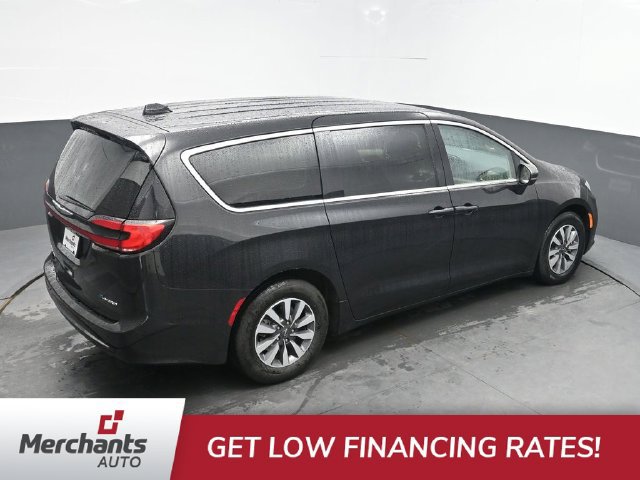 Used 2023 Chrysler Pacifica Touring-L FWD image 29
