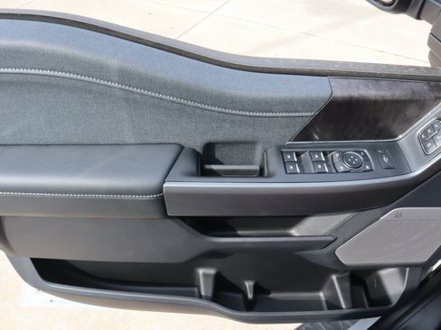 New 2026 Ford F250 Lariat w/ Black Appearance Package image 18