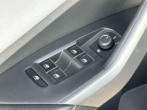 New 2026 Volkswagen Jetta SE FWD image 17
