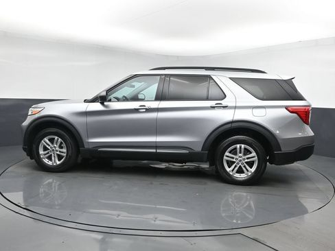 Used 2023 Ford Explorer XLT AWD/4WD image 4