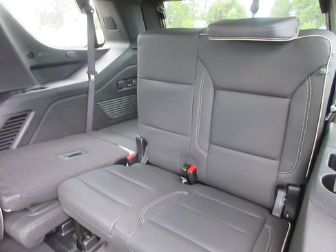 New 2026 GMC Yukon Elevation w/ Elevation Premium Package AWD/4WD image 13