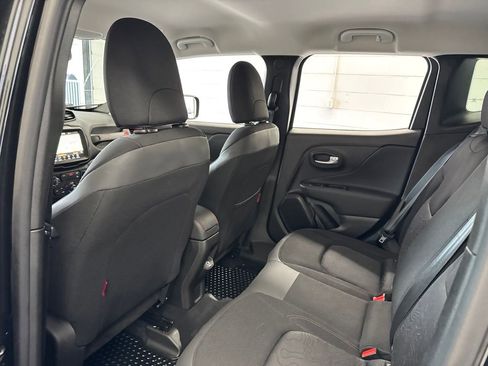 Used 2023 Jeep Renegade Trailhawk AWD/4WD image 40