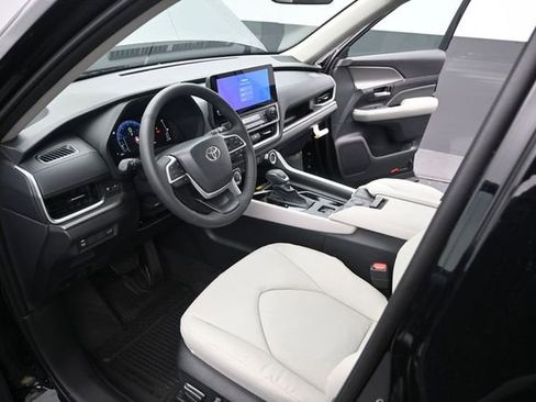 New 2026 Toyota Grand Highlander FWD image 4