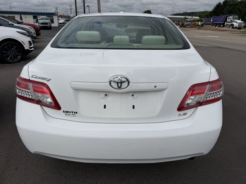 Used 2011 Toyota Camry LE FWD image 8