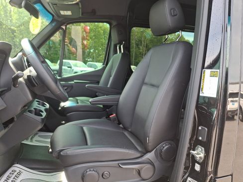 Used 2025 Mercedes-Benz Sprinter 2500 image 13