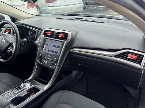 Used 2020 Ford Fusion SE FWD image 27