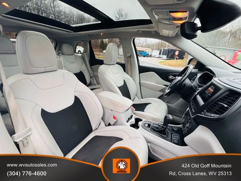 Used 2021 Jeep Cherokee Latitude Plus w/ Sun & Sound Group image 19