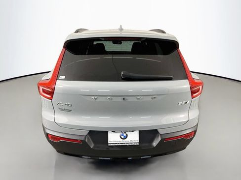 Used 2025 Volvo XC40 B5 Ultra AWD/4WD image 6