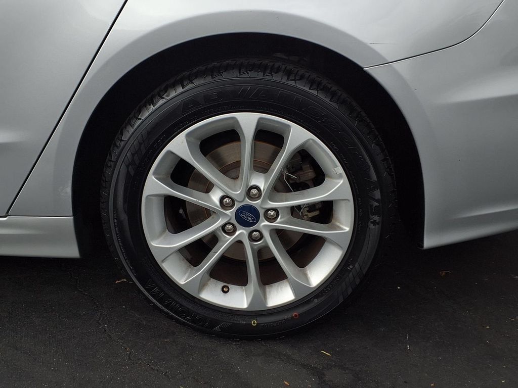 Used 2019 Ford Fusion SE FWD image 5