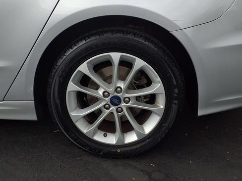 Used 2019 Ford Fusion SE FWD image 5