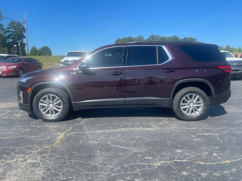 Used 2023 Chevrolet Traverse LT w/ Rear Camera Mirror Package AWD/4WD image 4