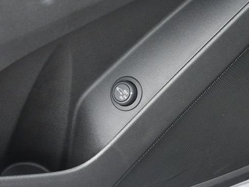 Used 2020 Chevrolet Equinox LT FWD image 11