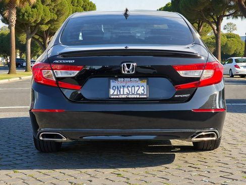 Used 2018 Honda Accord Sport image 8