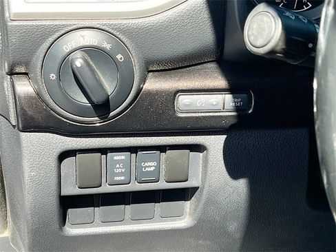 Used 2019 Nissan Titan SV w/ SV Convenience Package image 10