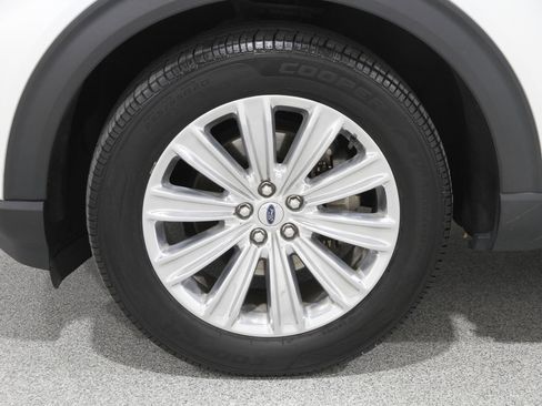 Certified 2022 Ford Explorer Limited w/ Equipment Group 301A image 24