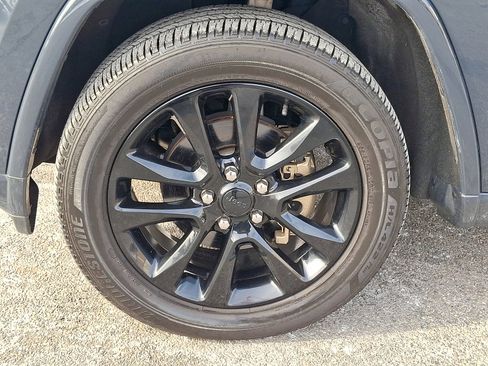 Used 2018 Jeep Grand Cherokee Altitude image 8