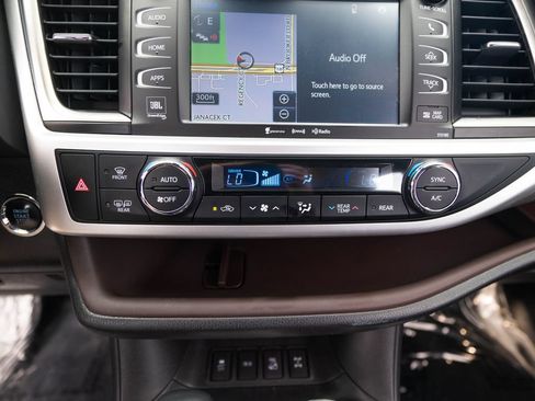 Used 2018 Toyota Highlander Limited AWD/4WD image 36