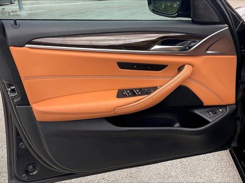 Used 2021 BMW 530e w/ Parking Assistance Package image 22