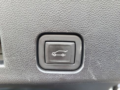 Used 2024 Chevrolet Traverse RS image 22