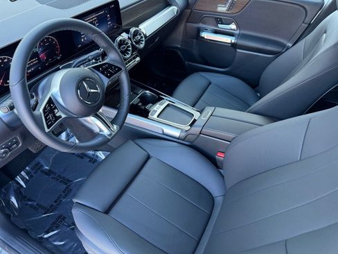 Used 2026 Mercedes-Benz GLB 250 image 4
