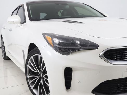 Used 2018 Kia Stinger Premium image 17